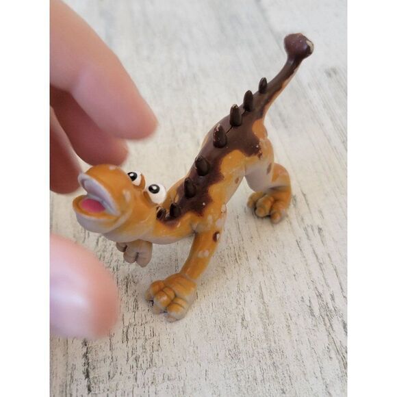 Tuojiangosaurus pike orange brown dinosaur toy figure - Picture 2 of 7